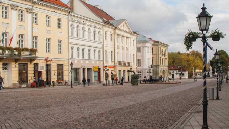 Tartu raekoja platsi hooned.